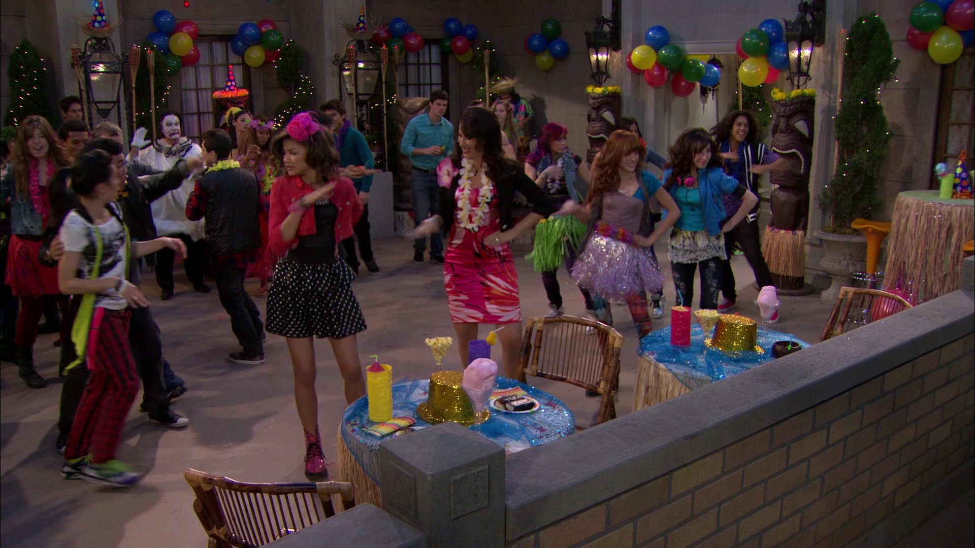 Shake_It_Up_S01E19_1080p_002572.jpg