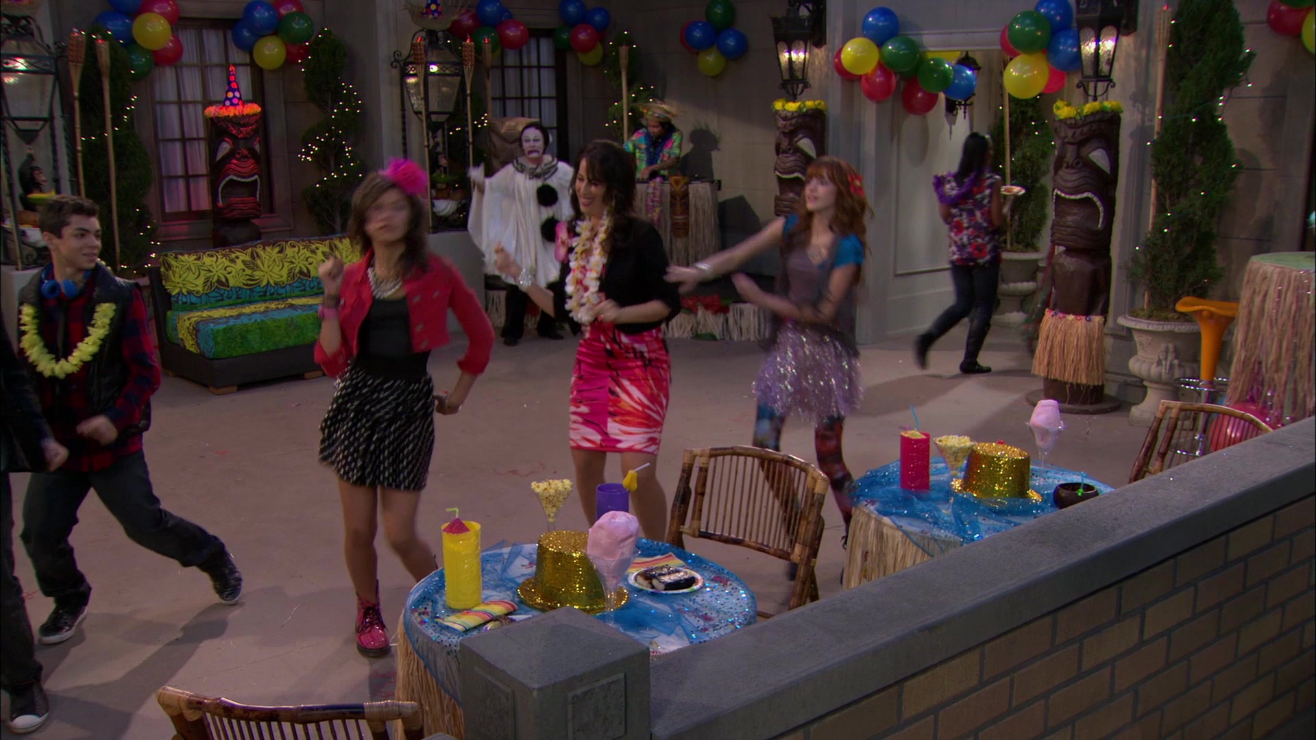 Shake_It_Up_S01E19_1080p_002601.jpg