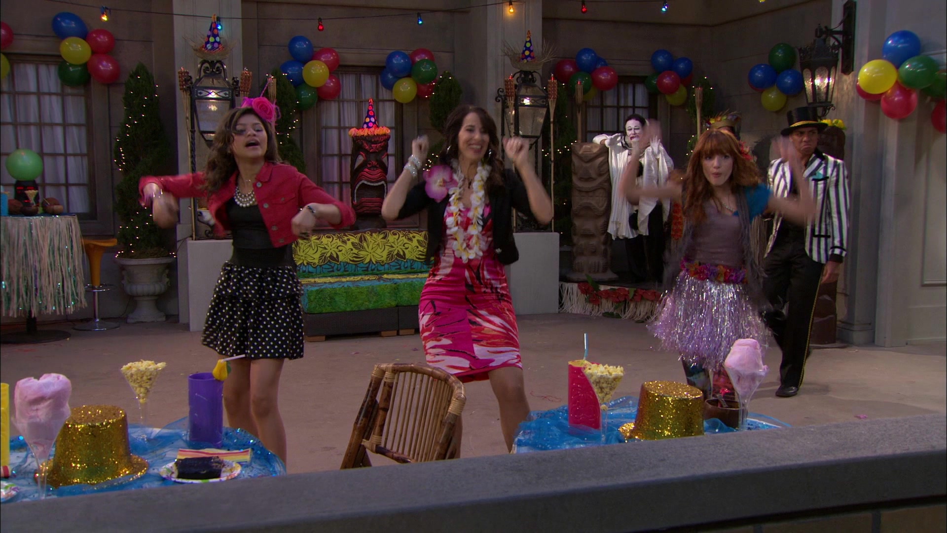 Shake_It_Up_S01E19_1080p_002626.jpg