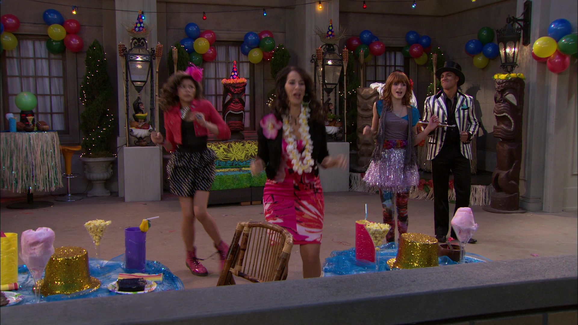 Shake_It_Up_S01E19_1080p_002645.jpg