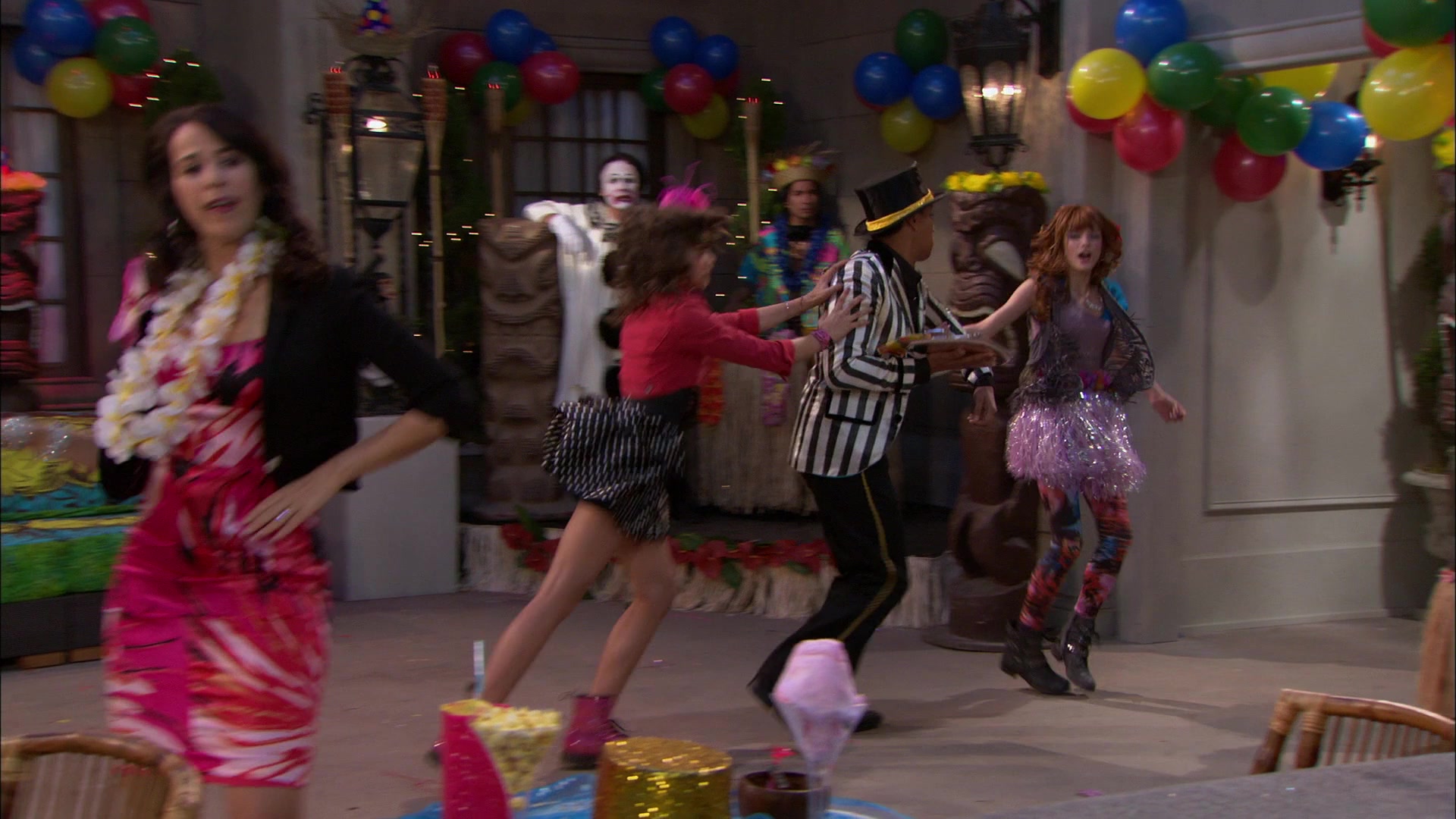 Shake_It_Up_S01E19_1080p_002654.jpg