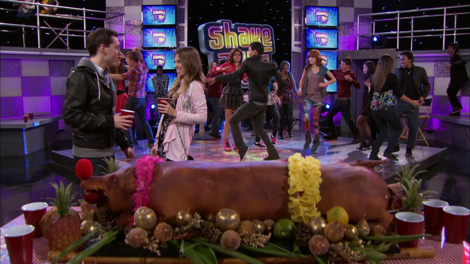 Shake_It_Up_S01E19_1080p_002691.jpg Shake_It_Up_S01E19_1080p_002691.jpg