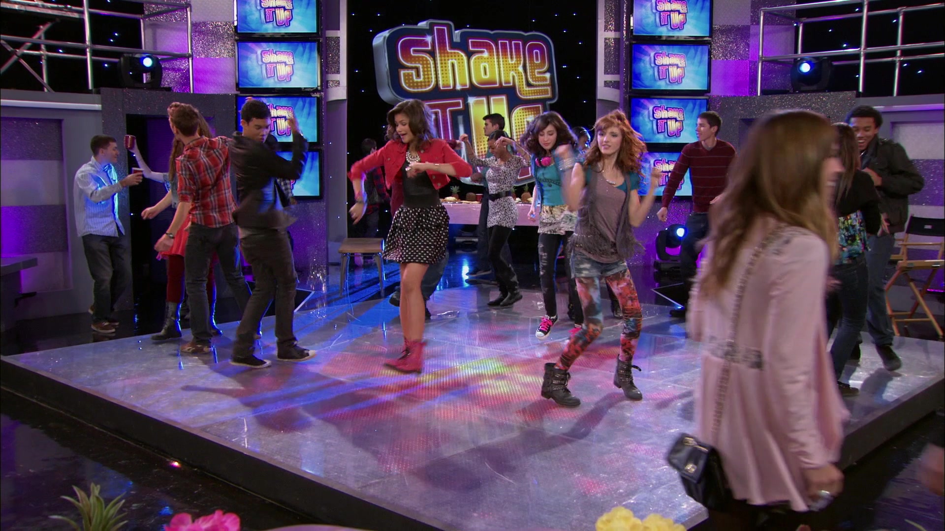 Shake_It_Up_S01E19_1080p_002697.jpg Shake_It_Up_S01E19_1080p_002697.jpg