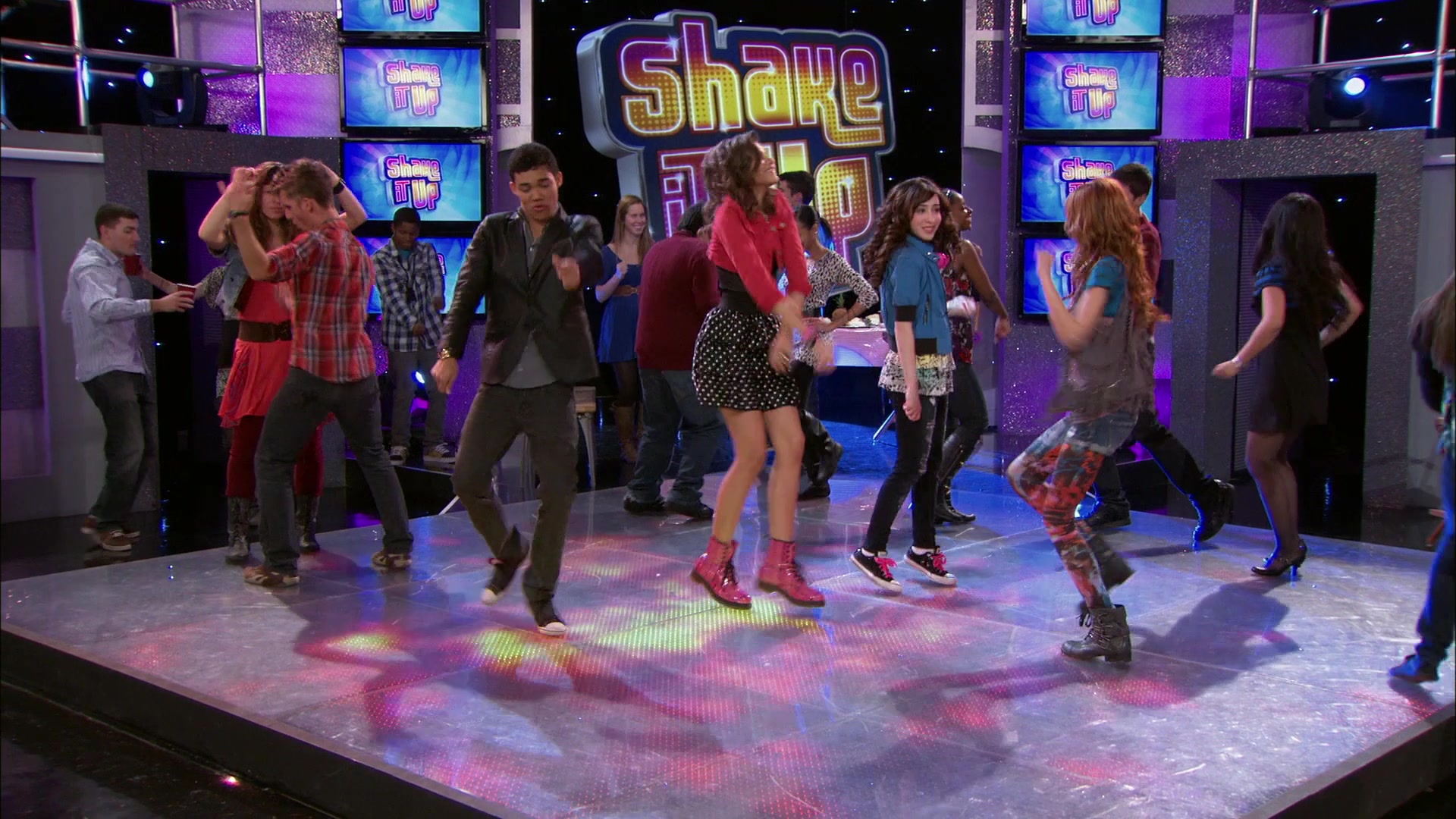 Shake_It_Up_S01E19_1080p_002703.jpg Shake_It_Up_S01E19_1080p_002703.jpg