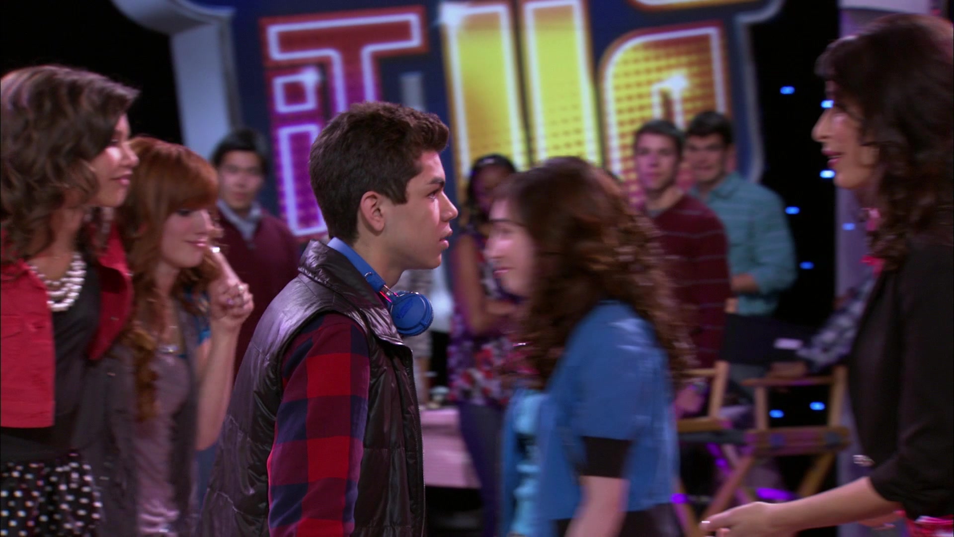 Shake_It_Up_S01E19_1080p_002865.jpg Shake_It_Up_S01E19_1080p_002865.jpg