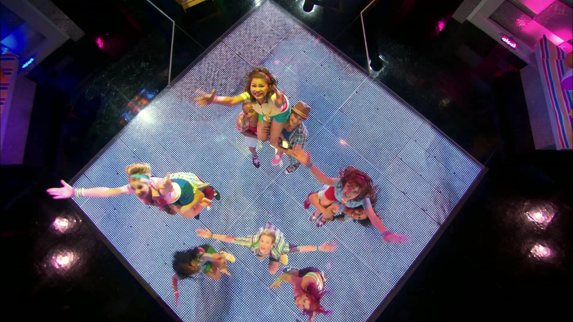 Shake_It_Up_S01E20_1080p_BTD_000400.jpg
