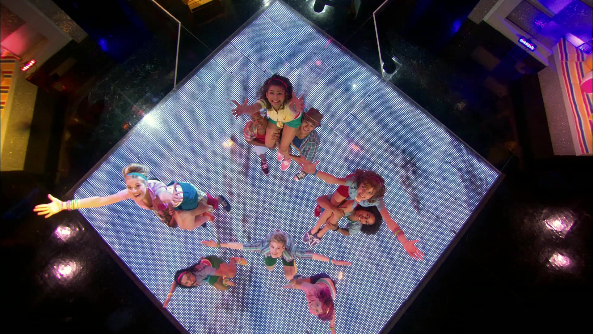 Shake_It_Up_S01E20_1080p_BTD_000401.jpg