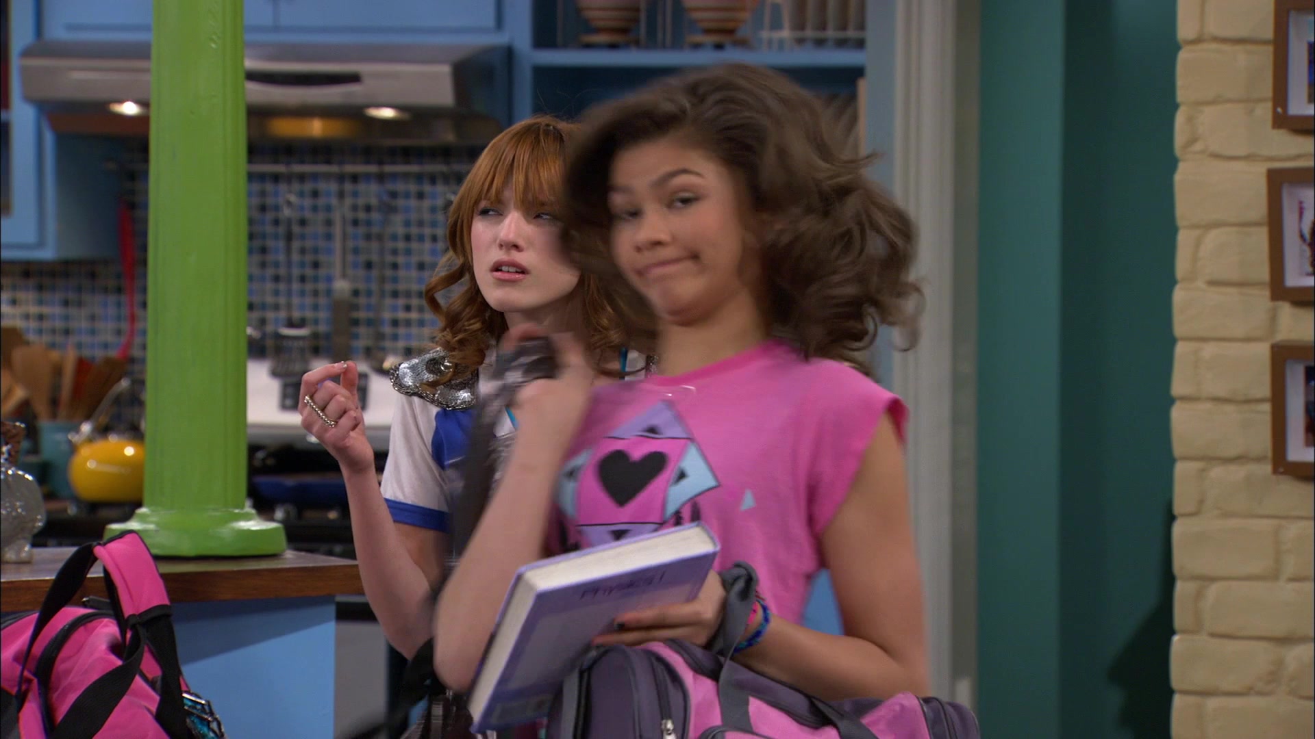 Shake_It_Up_S01E20_1080p_BTD_000698.jpg