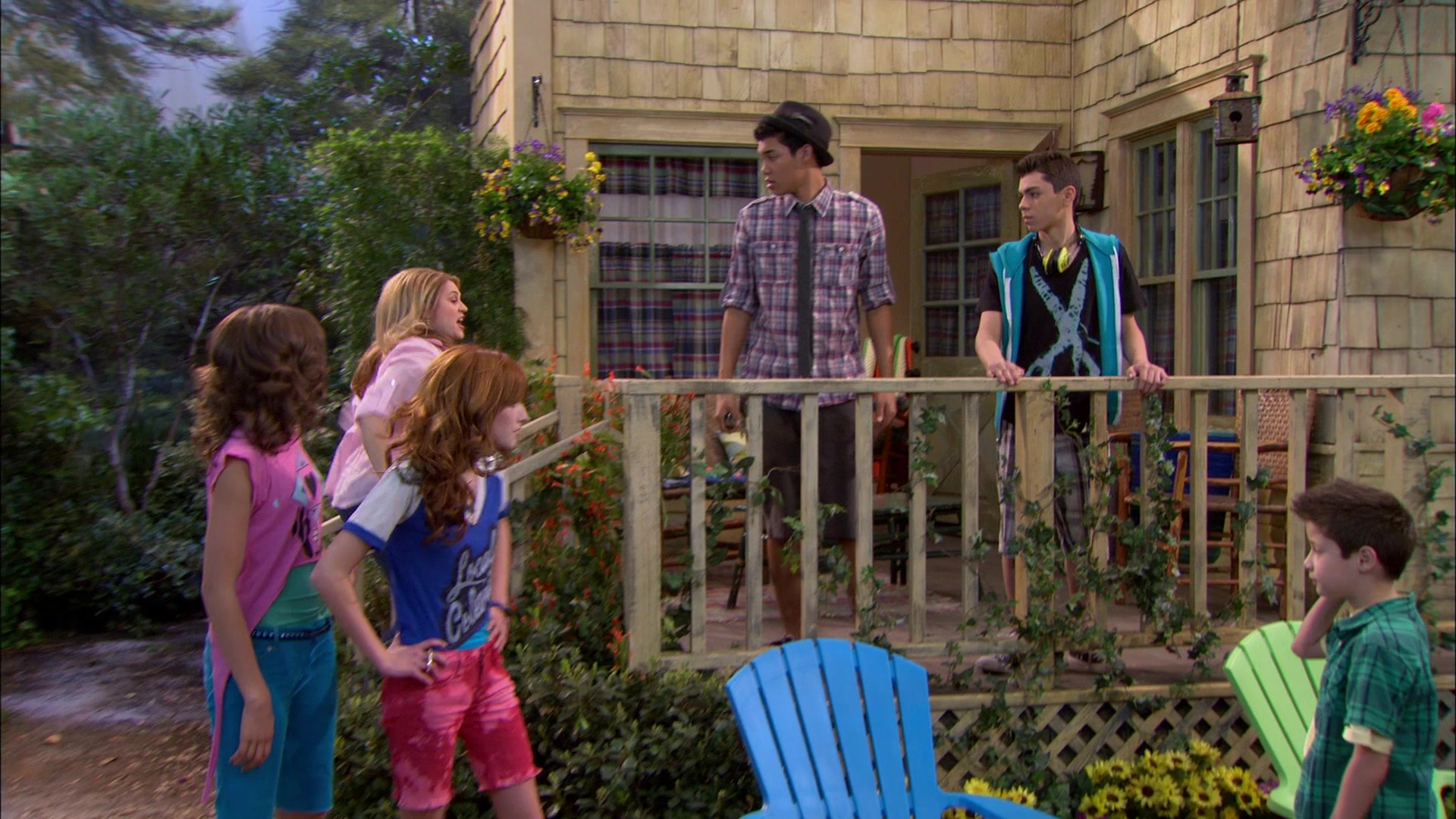 Shake_It_Up_S01E20_1080p_BTD_000878.jpg
