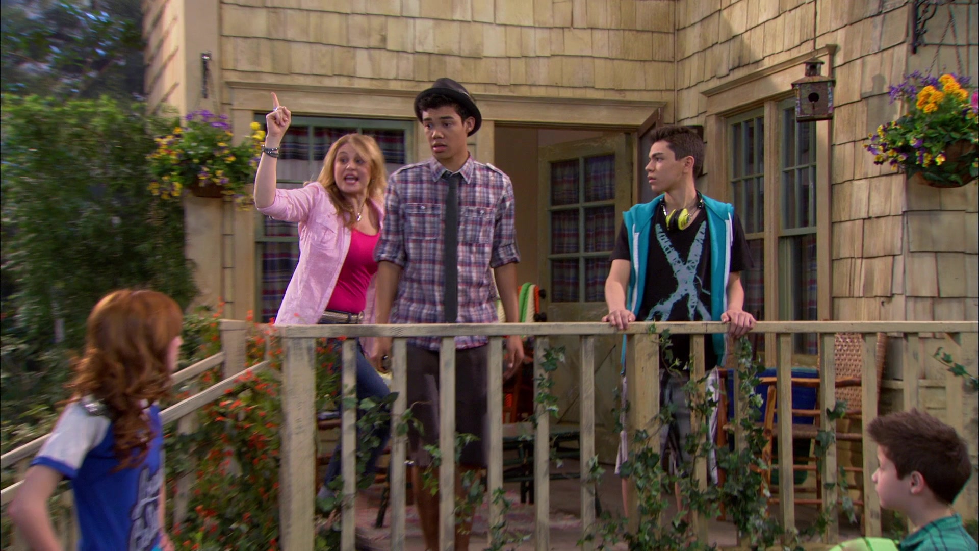 Shake_It_Up_S01E20_1080p_BTD_000880.jpg Shake_It_Up_S01E20_1080p_BTD_000880.jpg