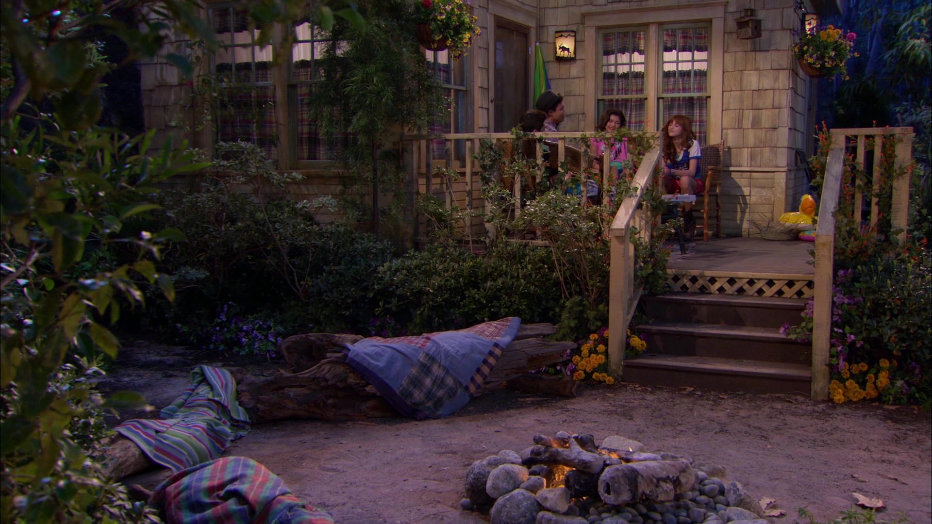Shake_It_Up_S01E20_1080p_BTD_001012.jpg