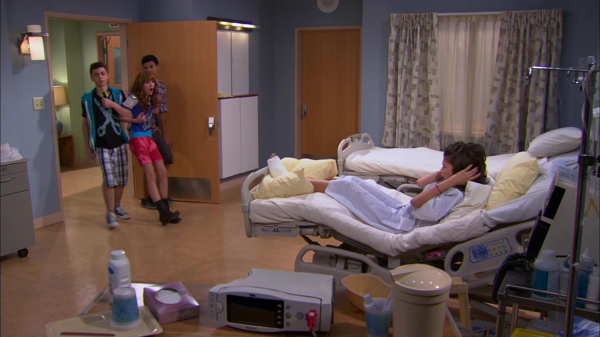 Shake_It_Up_S01E20_1080p_BTD_001670.jpg
