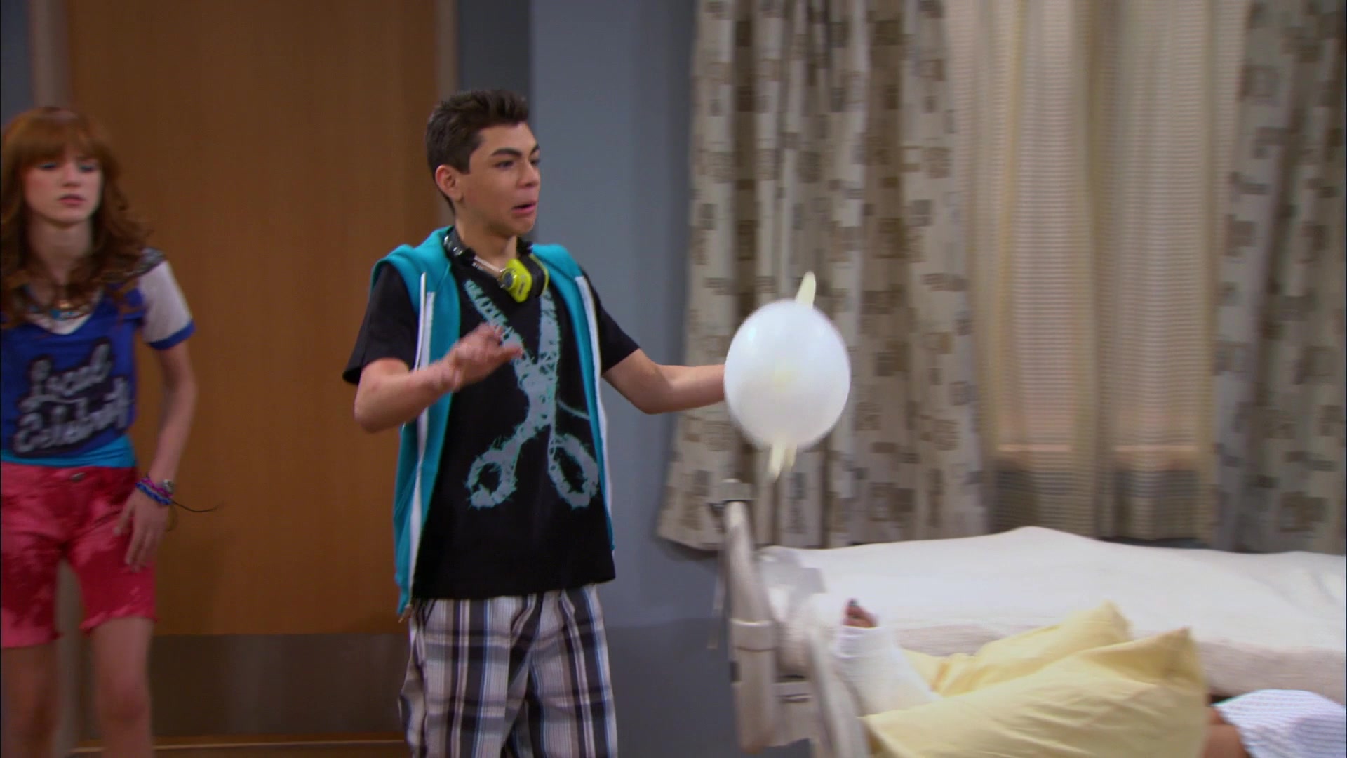 Shake_It_Up_S01E20_1080p_BTD_001791.jpg