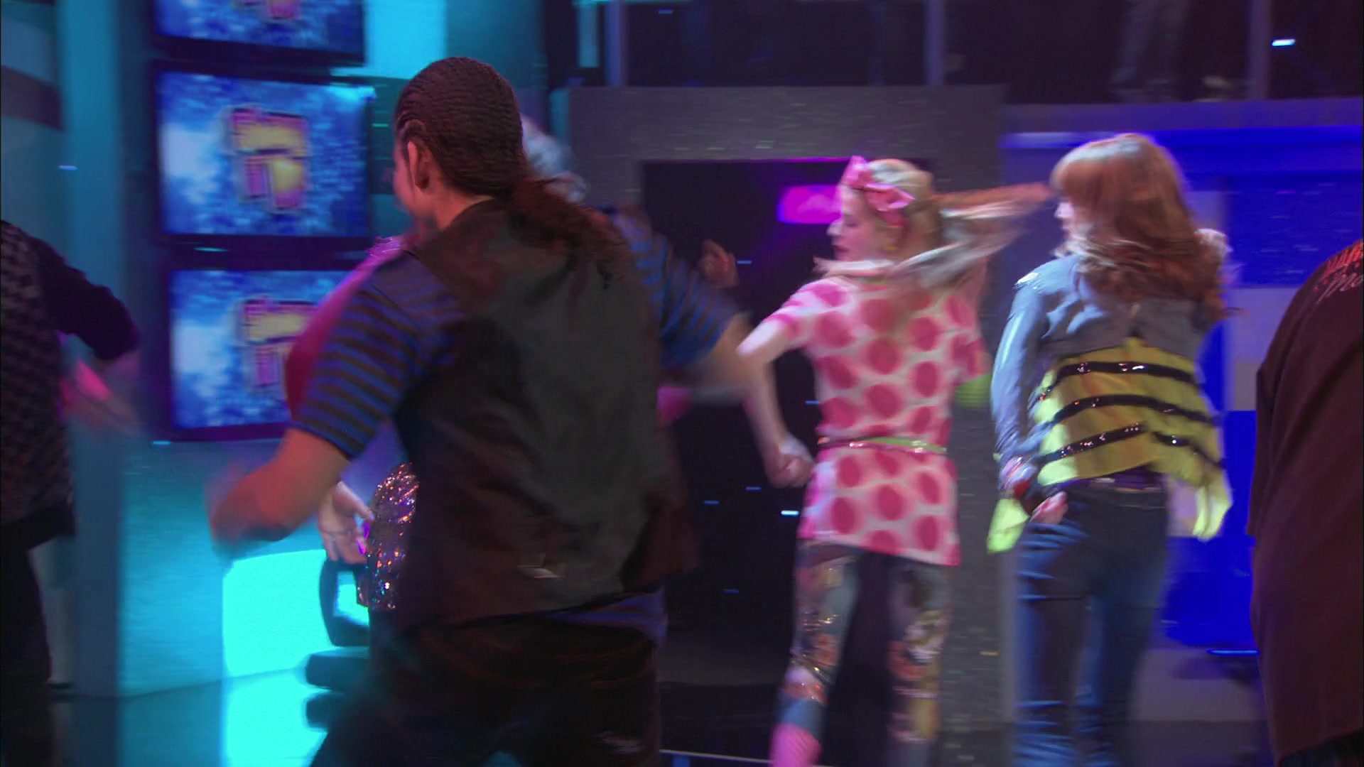 Shake_It_Up_S01E21_1080p_BTD_000187.jpg