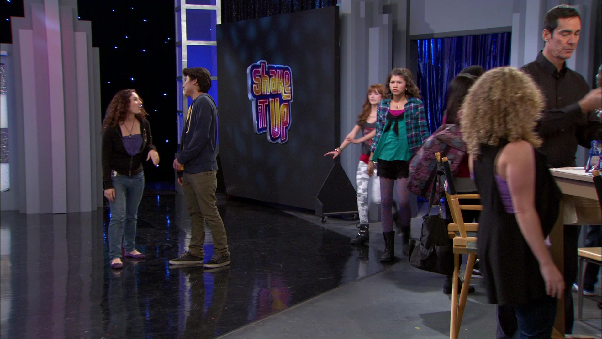 Shake_It_Up_S01E21_1080p_BTD_001606.jpg Shake_It_Up_S01E21_1080p_BTD_001606.jpg