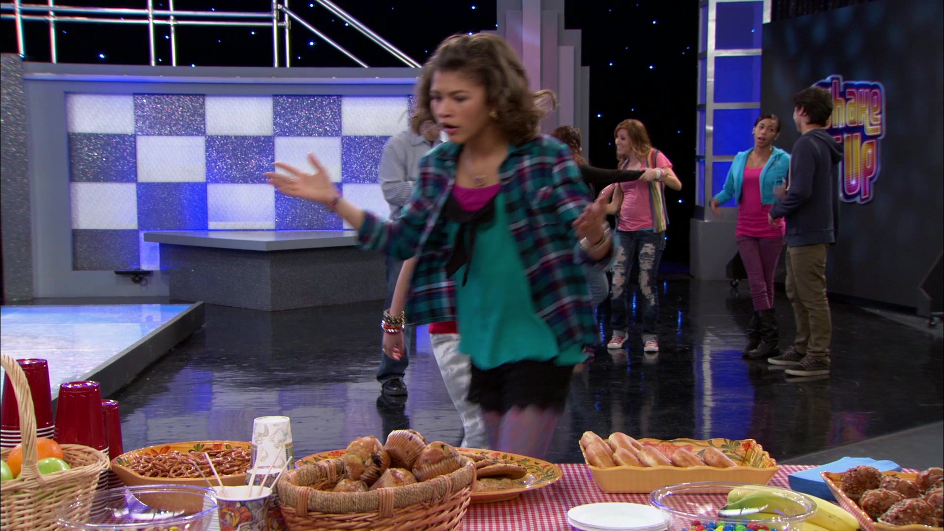 Shake_It_Up_S01E21_1080p_BTD_001632.jpg Shake_It_Up_S01E21_1080p_BTD_001632.jpg