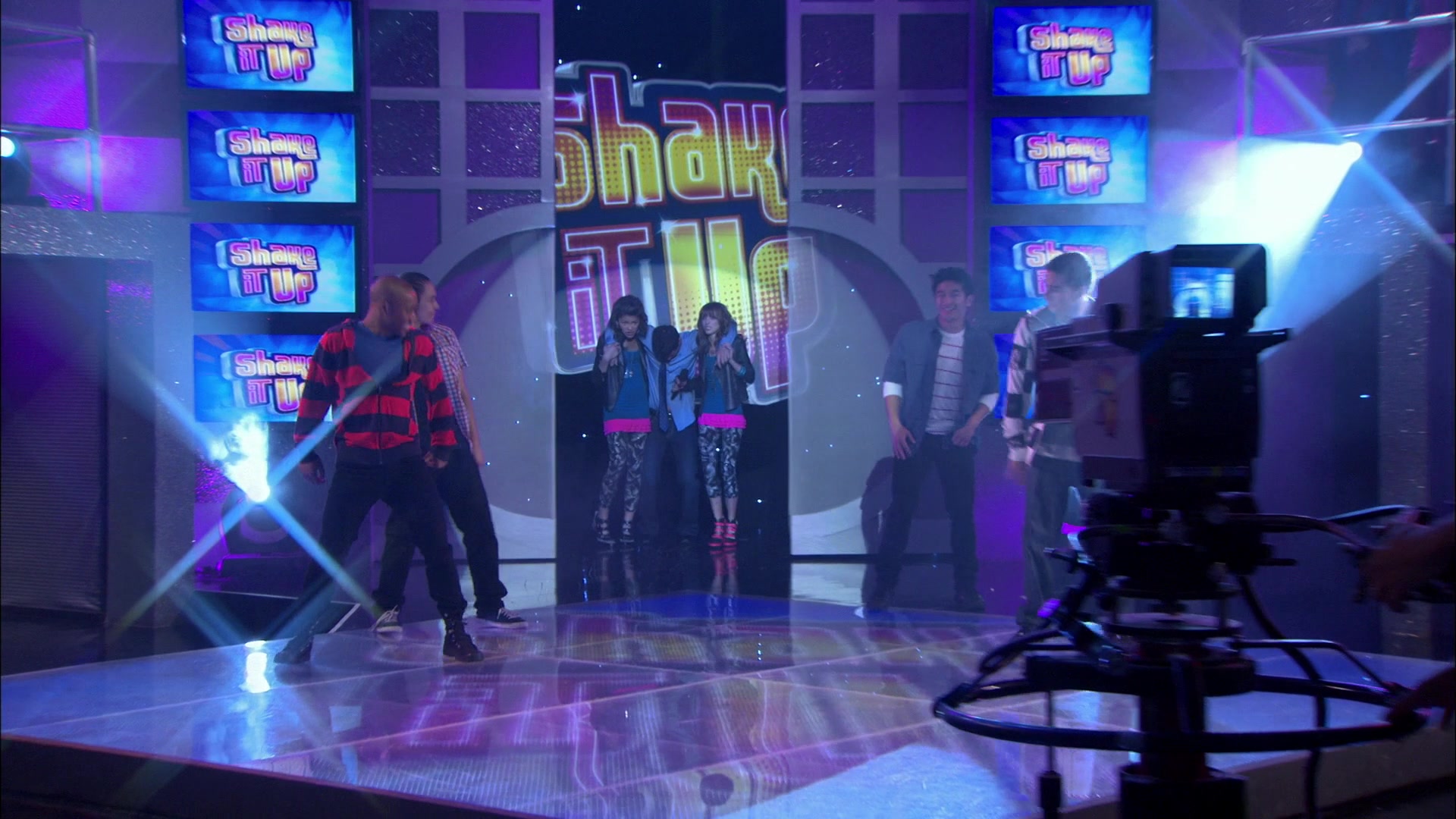 Shake_It_Up_S01E21_1080p_BTD_002149.jpg