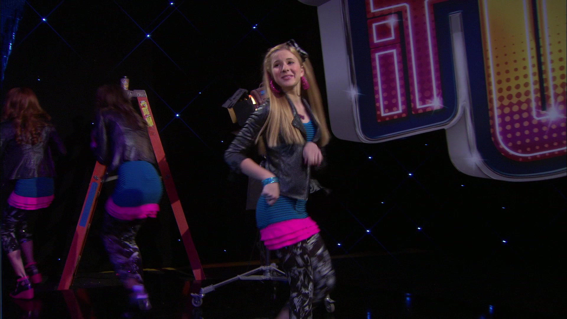 Shake_It_Up_S01E21_1080p_BTD_002939.jpg