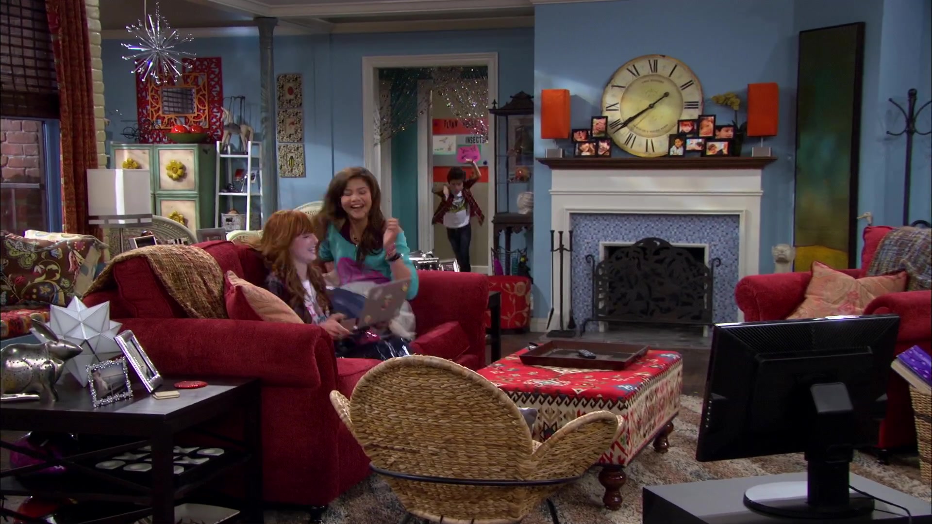 Shake_It_Up_S02E01_Shrink_It_Up_1080p_BTD_000065.jpg