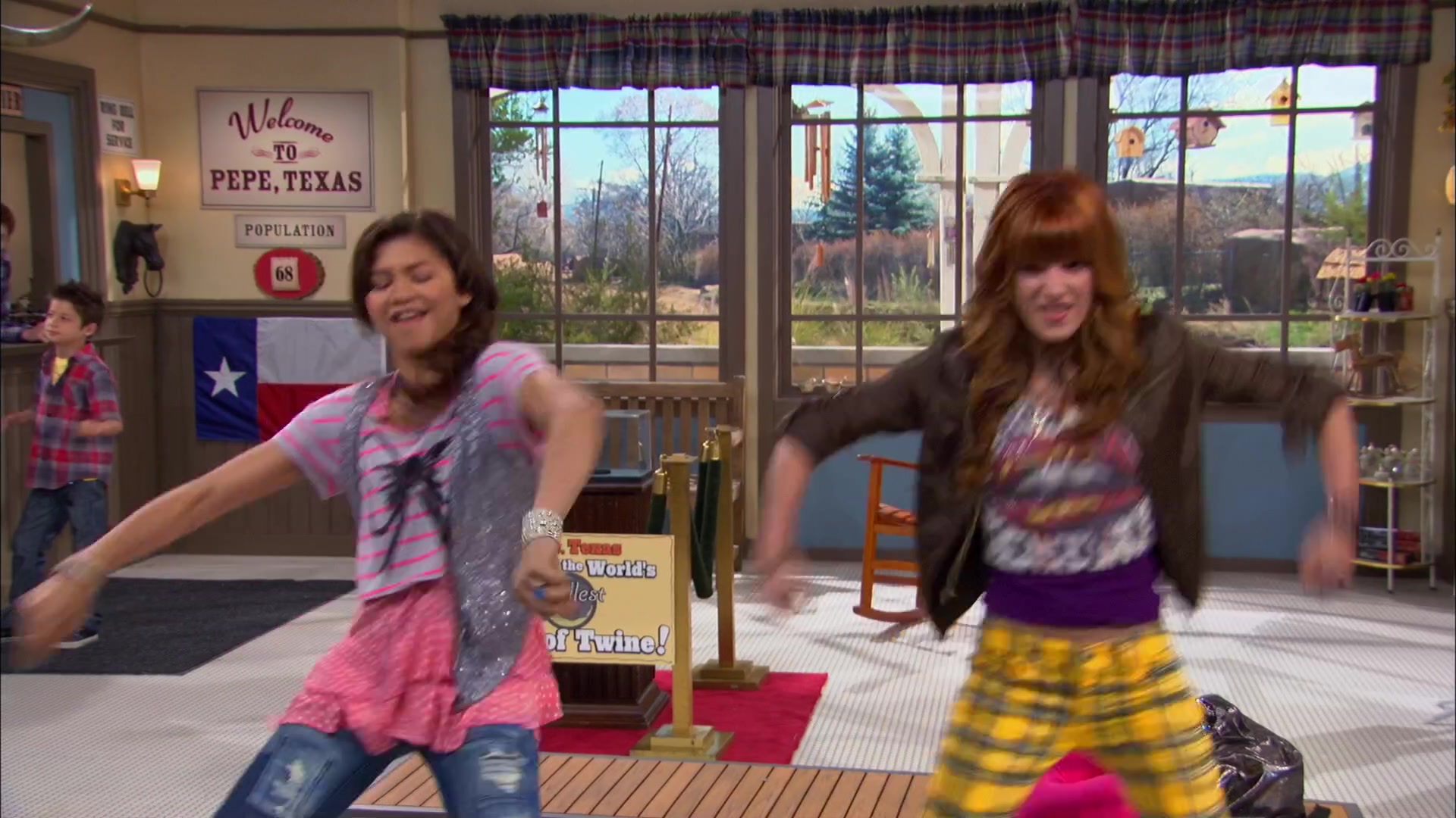 Shake_It_Up_S02E01_Shrink_It_Up_1080p_BTD_000243.jpg