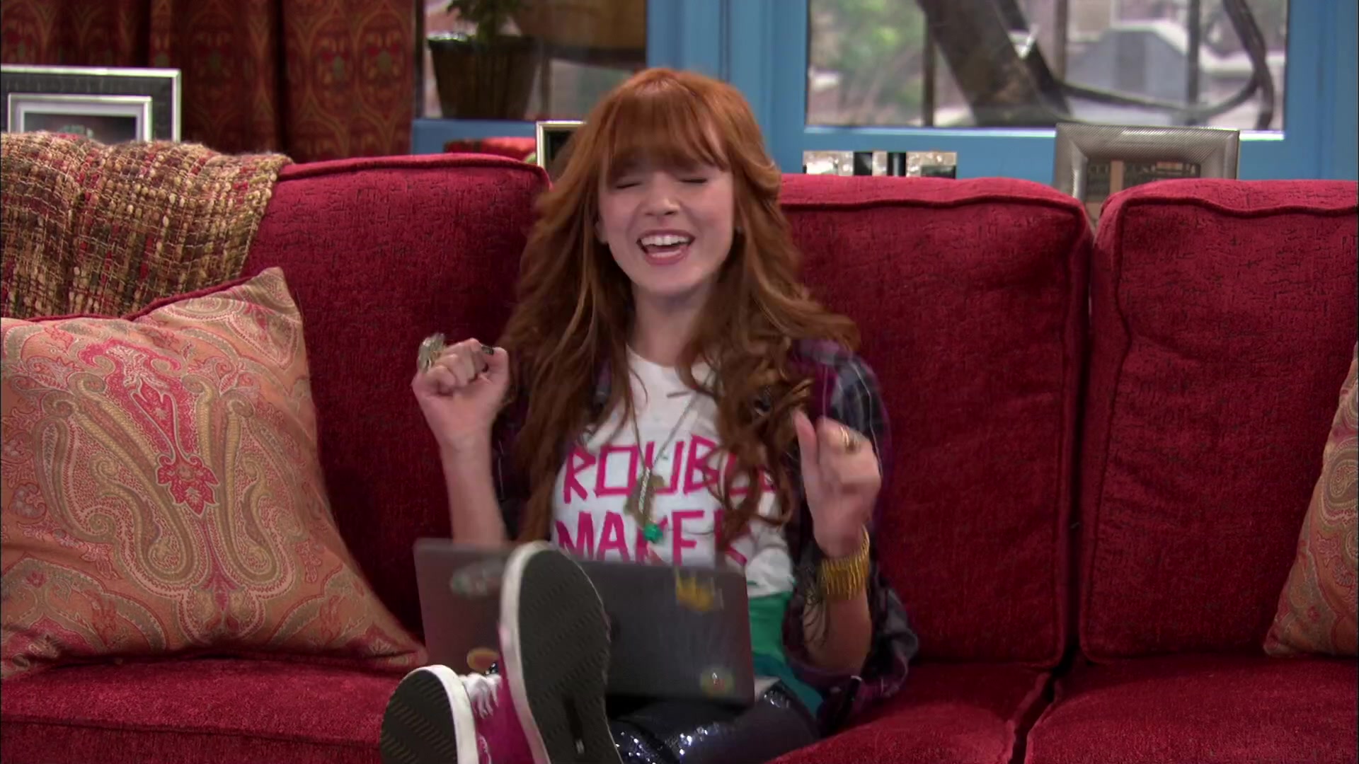 Shake_It_Up_S02E01_Shrink_It_Up_1080p_BTD_000306.jpg