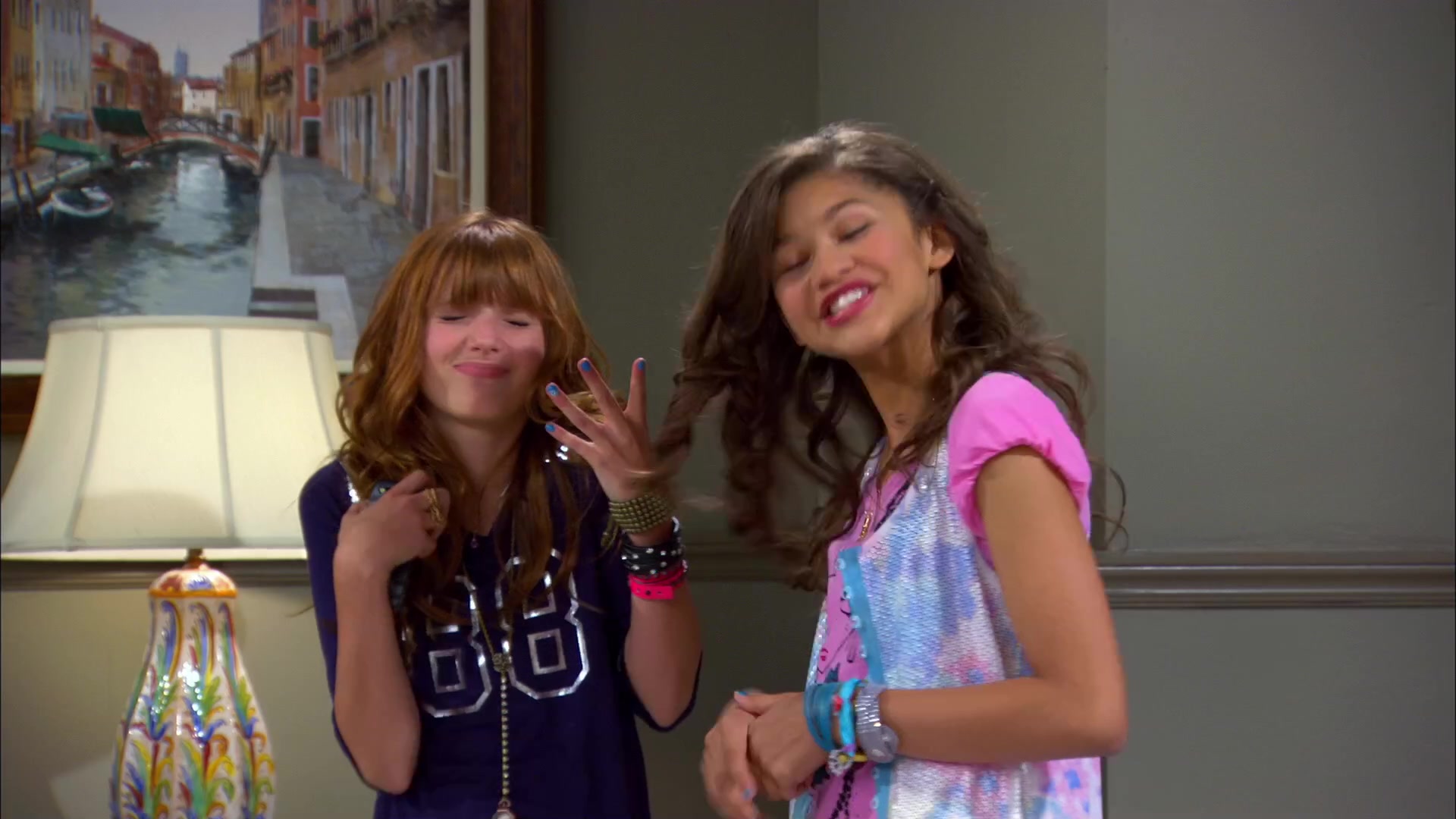 Shake_It_Up_S02E01_Shrink_It_Up_1080p_BTD_000326.jpg