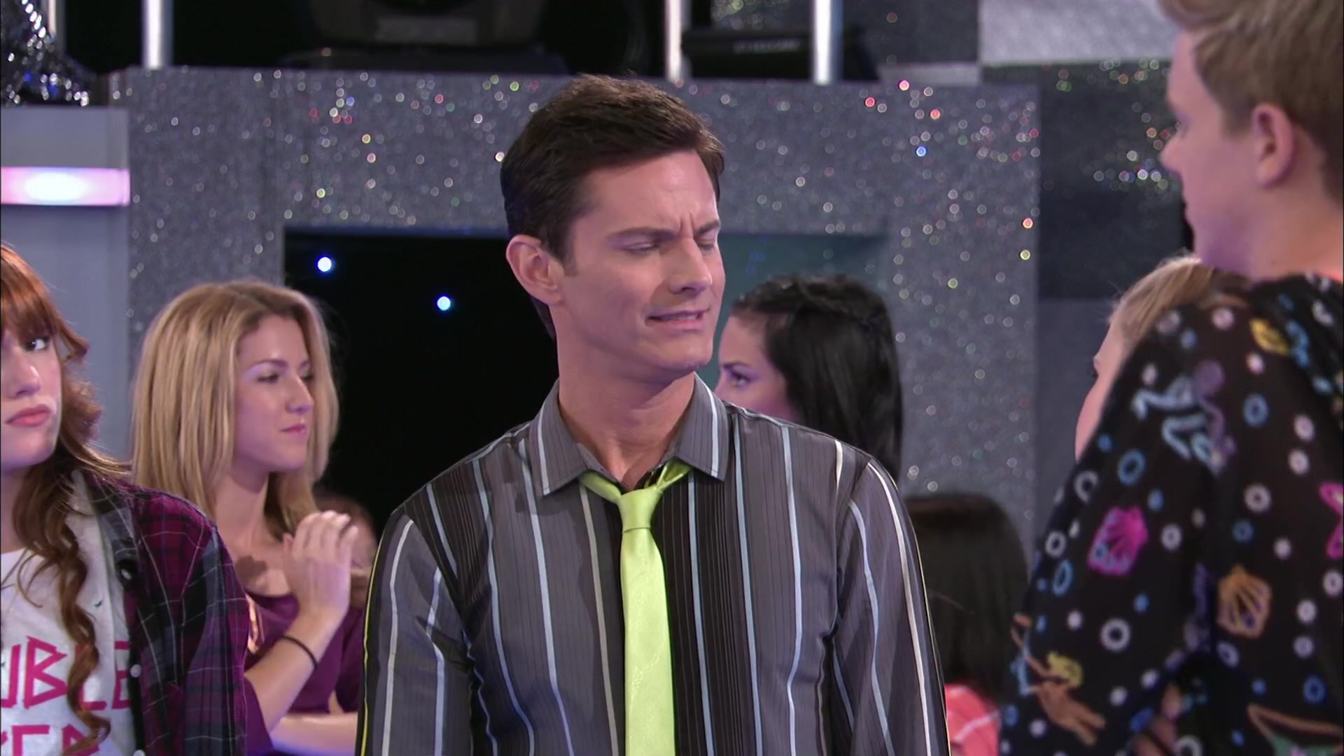 Shake_It_Up_S02E01_Shrink_It_Up_1080p_BTD_000390.jpg Shake_It_Up_S02E01_Shrink_It_Up_1080p_BTD_000390.jpg