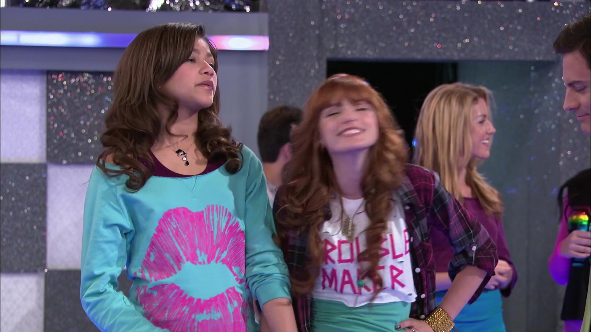 Shake_It_Up_S02E01_Shrink_It_Up_1080p_BTD_000411.jpg Shake_It_Up_S02E01_Shrink_It_Up_1080p_BTD_000411.jpg