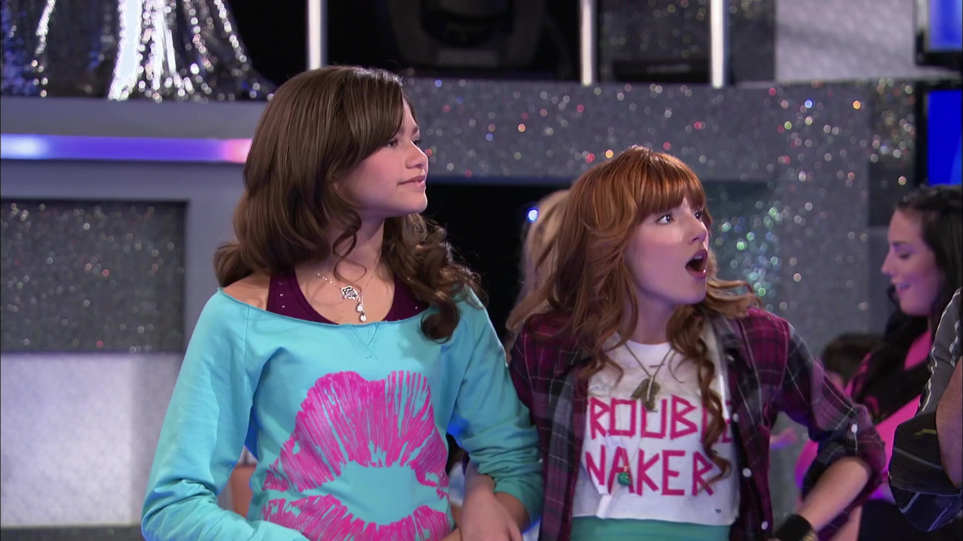 Shake_It_Up_S02E01_Shrink_It_Up_1080p_BTD_000416.jpg Shake_It_Up_S02E01_Shrink_It_Up_1080p_BTD_000416.jpg