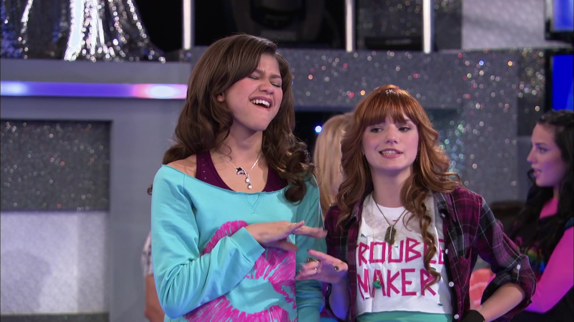 Shake_It_Up_S02E01_Shrink_It_Up_1080p_BTD_000427.jpg Shake_It_Up_S02E01_Shrink_It_Up_1080p_BTD_000427.jpg