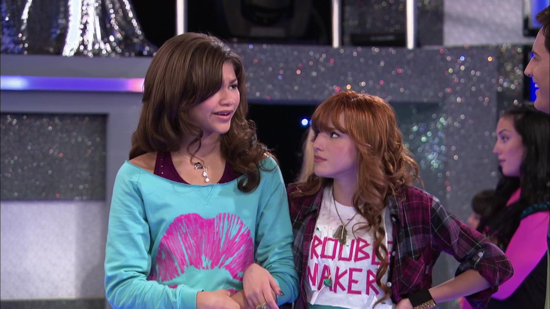 Shake_It_Up_S02E01_Shrink_It_Up_1080p_BTD_000439.jpg Shake_It_Up_S02E01_Shrink_It_Up_1080p_BTD_000439.jpg