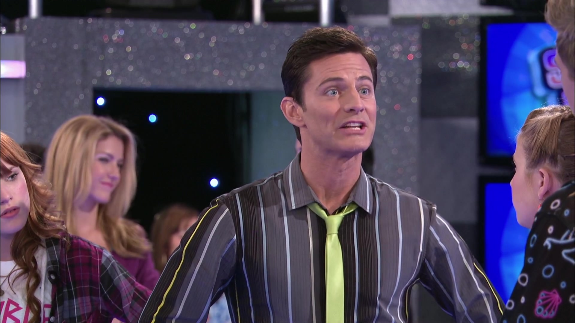 Shake_It_Up_S02E01_Shrink_It_Up_1080p_BTD_000466.jpg