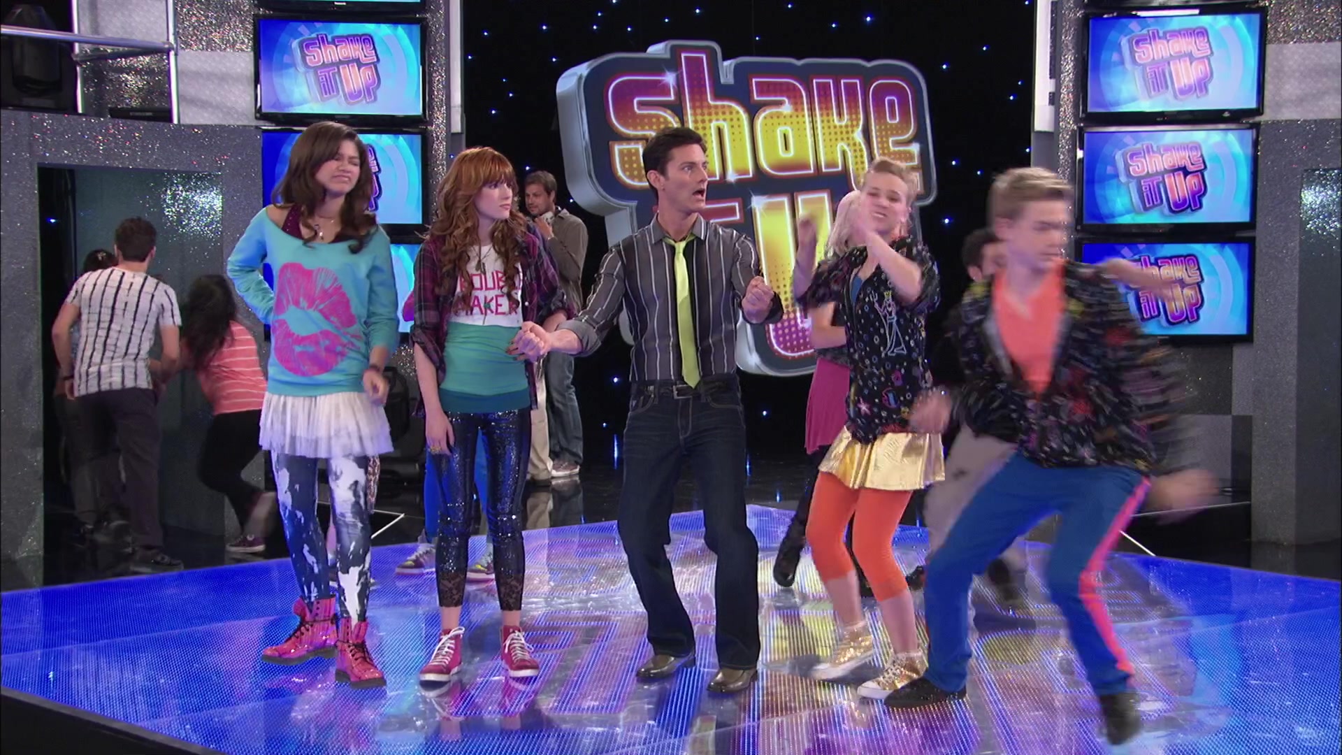 Shake_It_Up_S02E01_Shrink_It_Up_1080p_BTD_000485.jpg Shake_It_Up_S02E01_Shrink_It_Up_1080p_BTD_000485.jpg