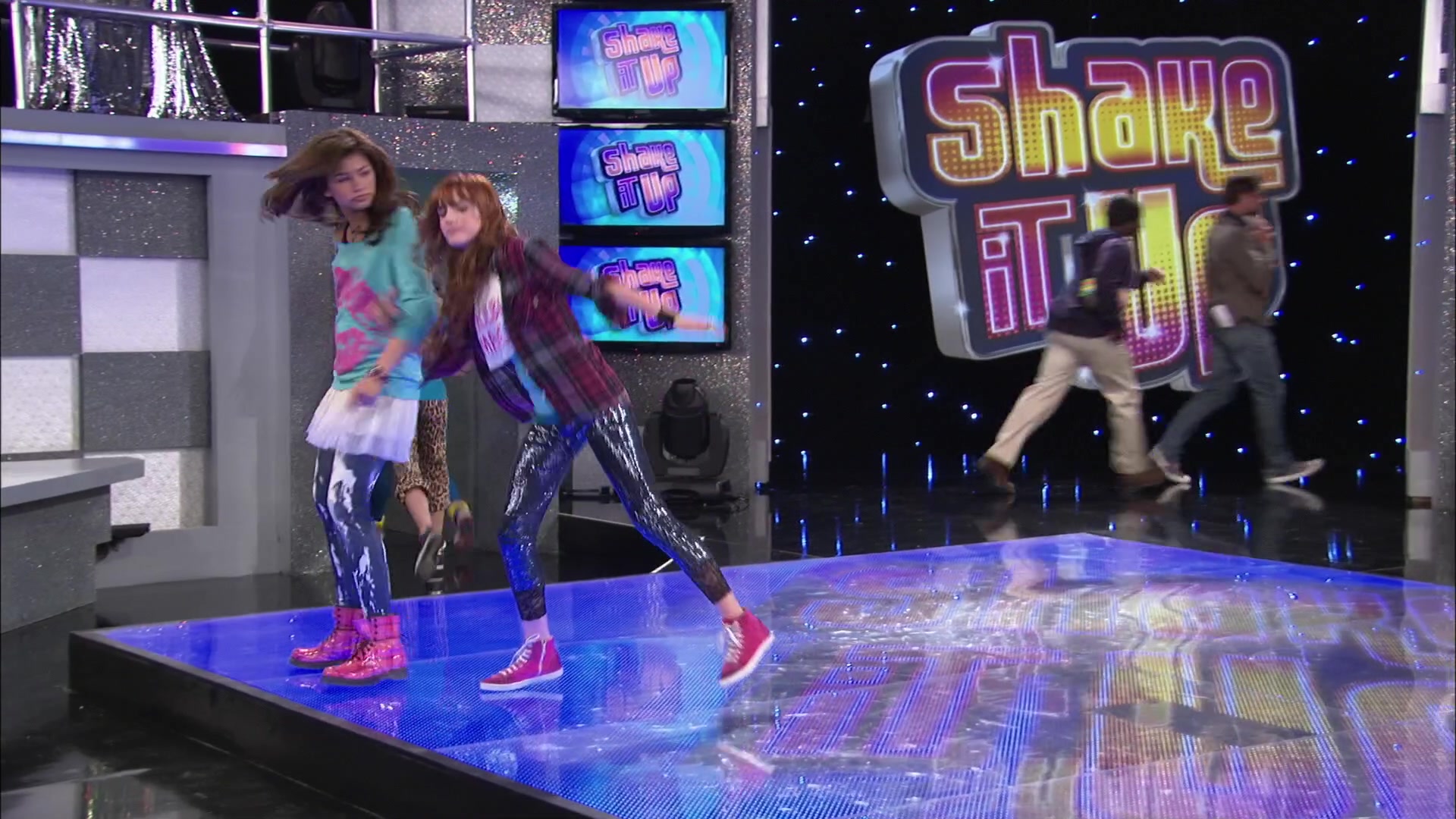 Shake_It_Up_S02E01_Shrink_It_Up_1080p_BTD_000489.jpg