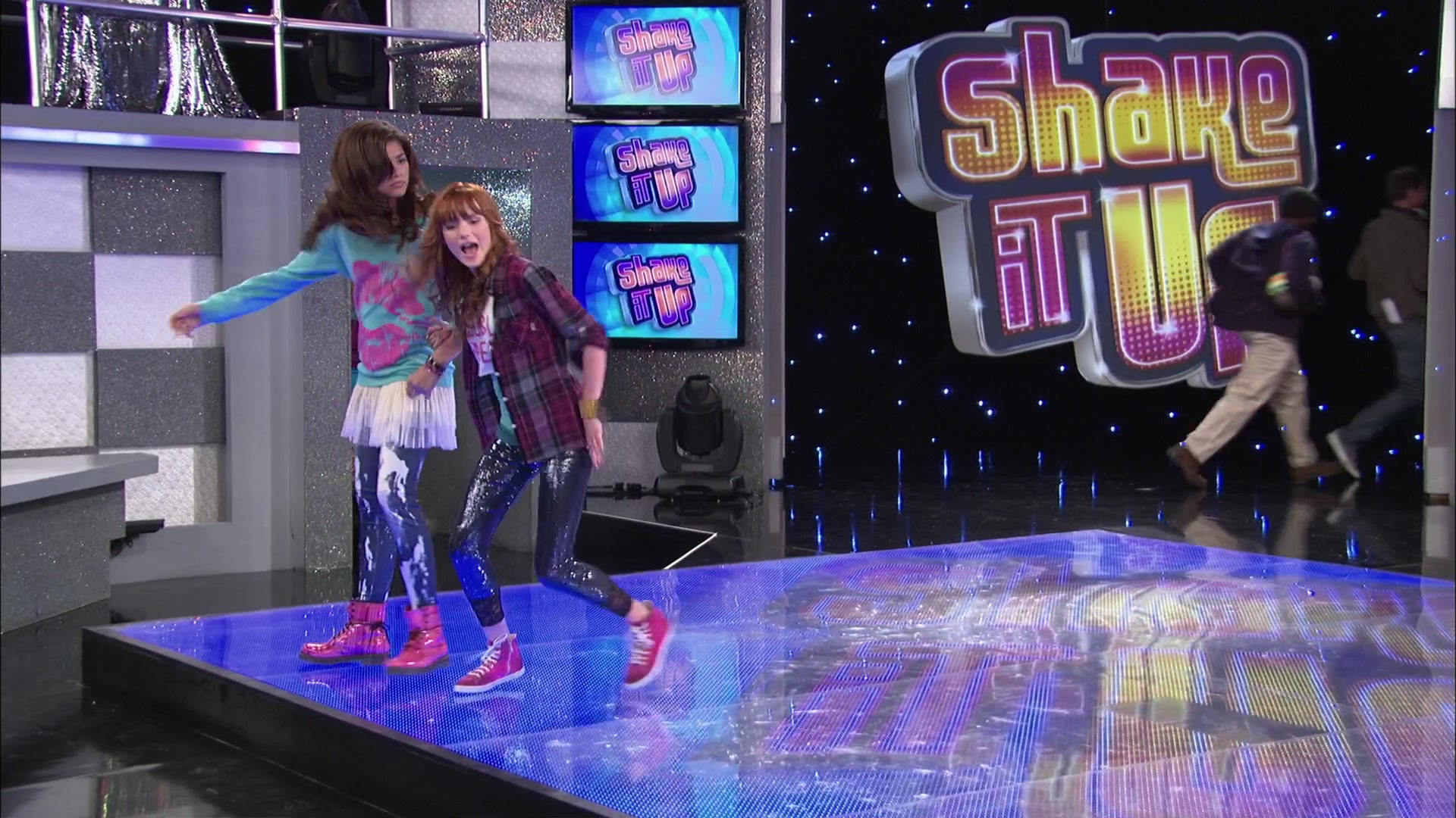 Shake_It_Up_S02E01_Shrink_It_Up_1080p_BTD_000490.jpg Shake_It_Up_S02E01_Shrink_It_Up_1080p_BTD_000490.jpg