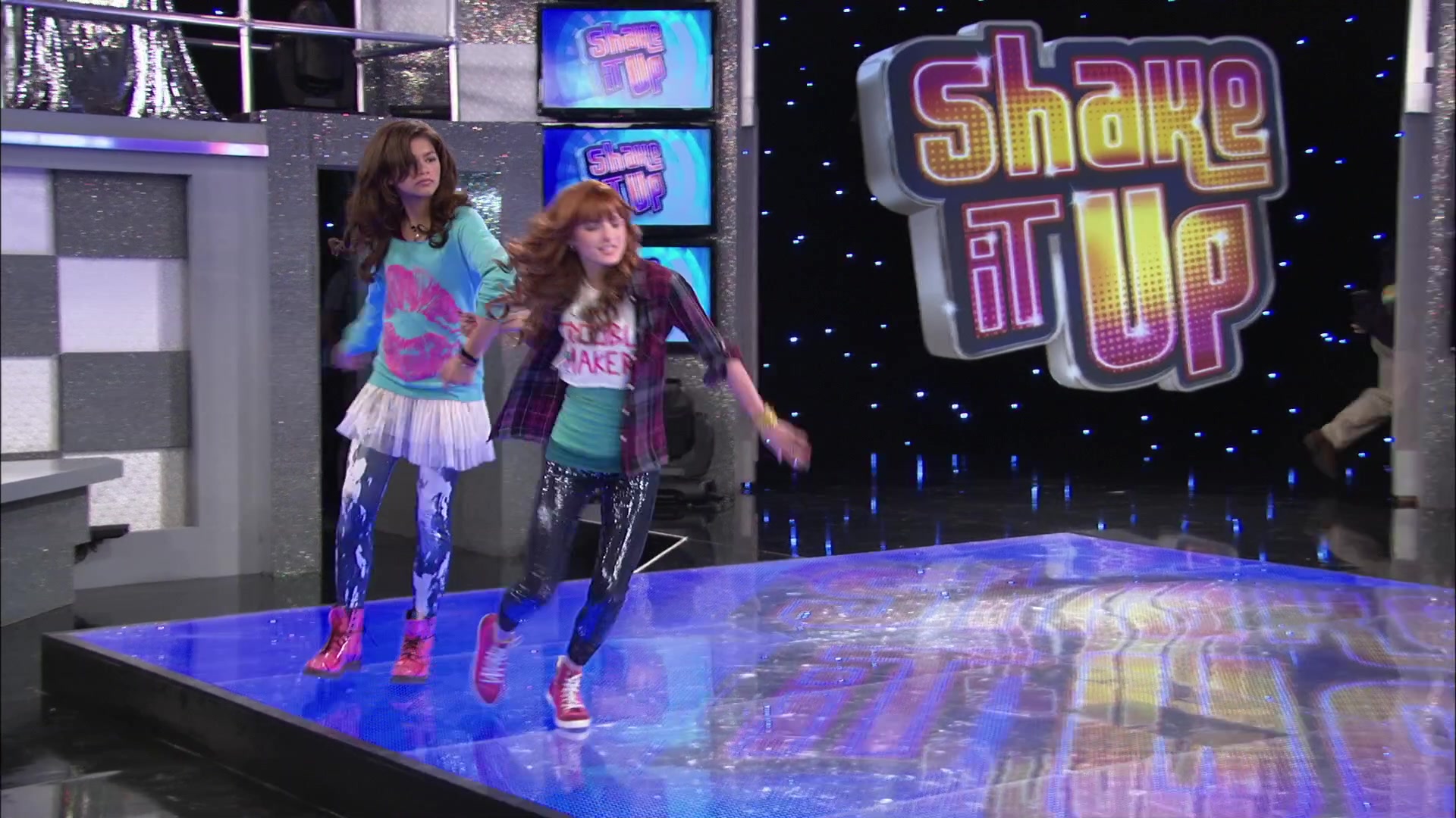 Shake_It_Up_S02E01_Shrink_It_Up_1080p_BTD_000491.jpg Shake_It_Up_S02E01_Shrink_It_Up_1080p_BTD_000491.jpg