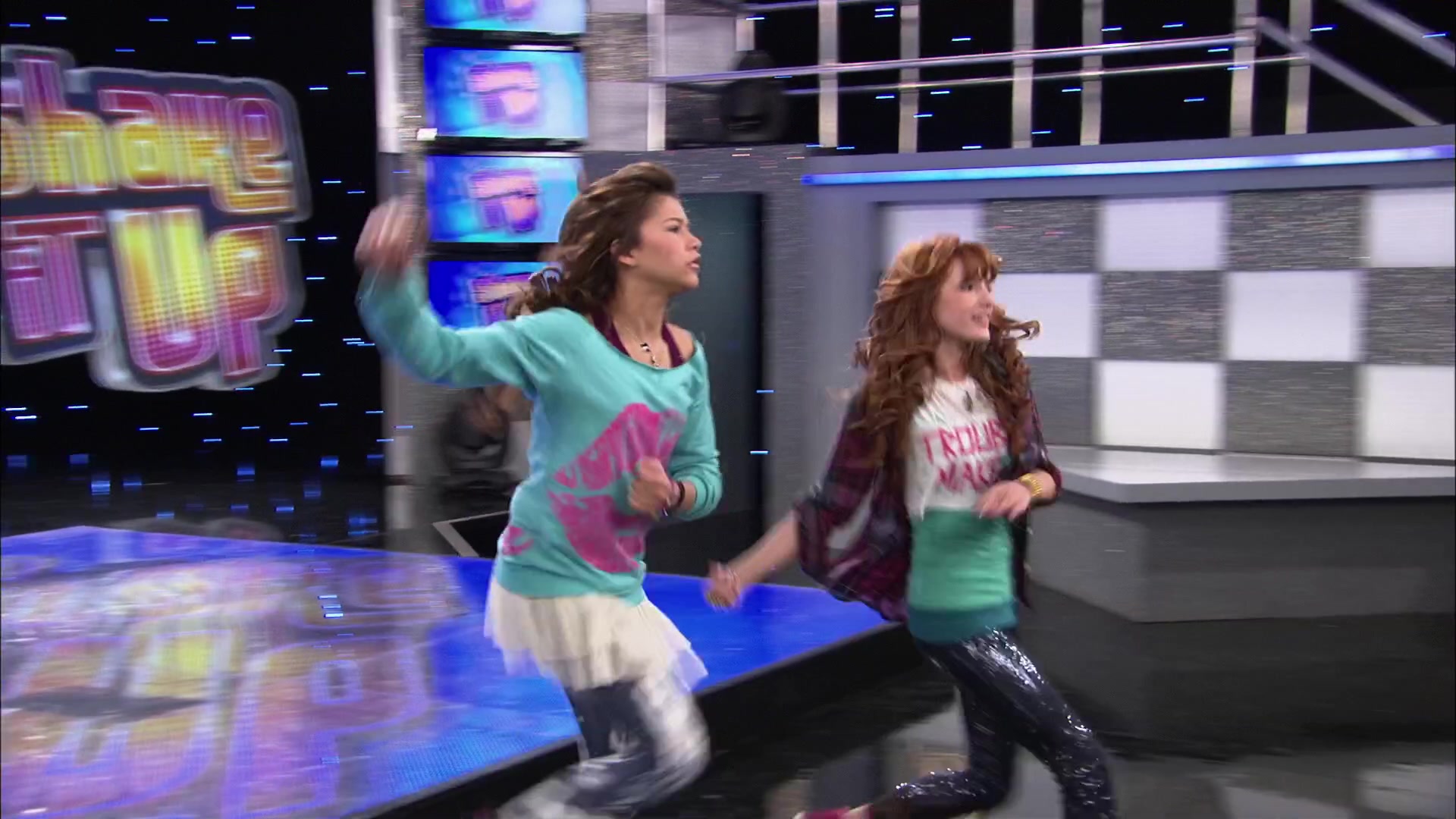 Shake_It_Up_S02E01_Shrink_It_Up_1080p_BTD_000495.jpg Shake_It_Up_S02E01_Shrink_It_Up_1080p_BTD_000495.jpg