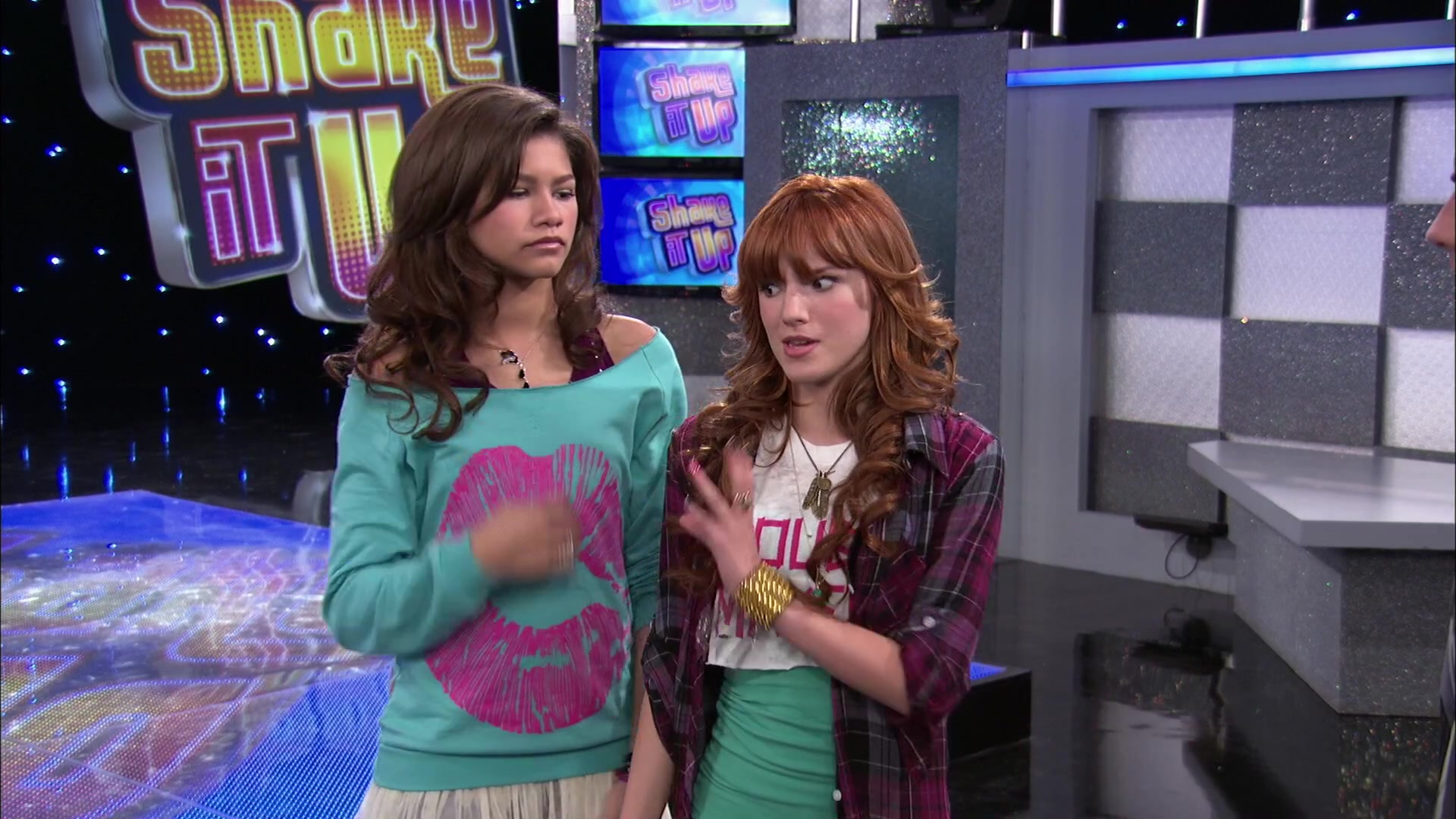 Shake_It_Up_S02E01_Shrink_It_Up_1080p_BTD_000511.jpg