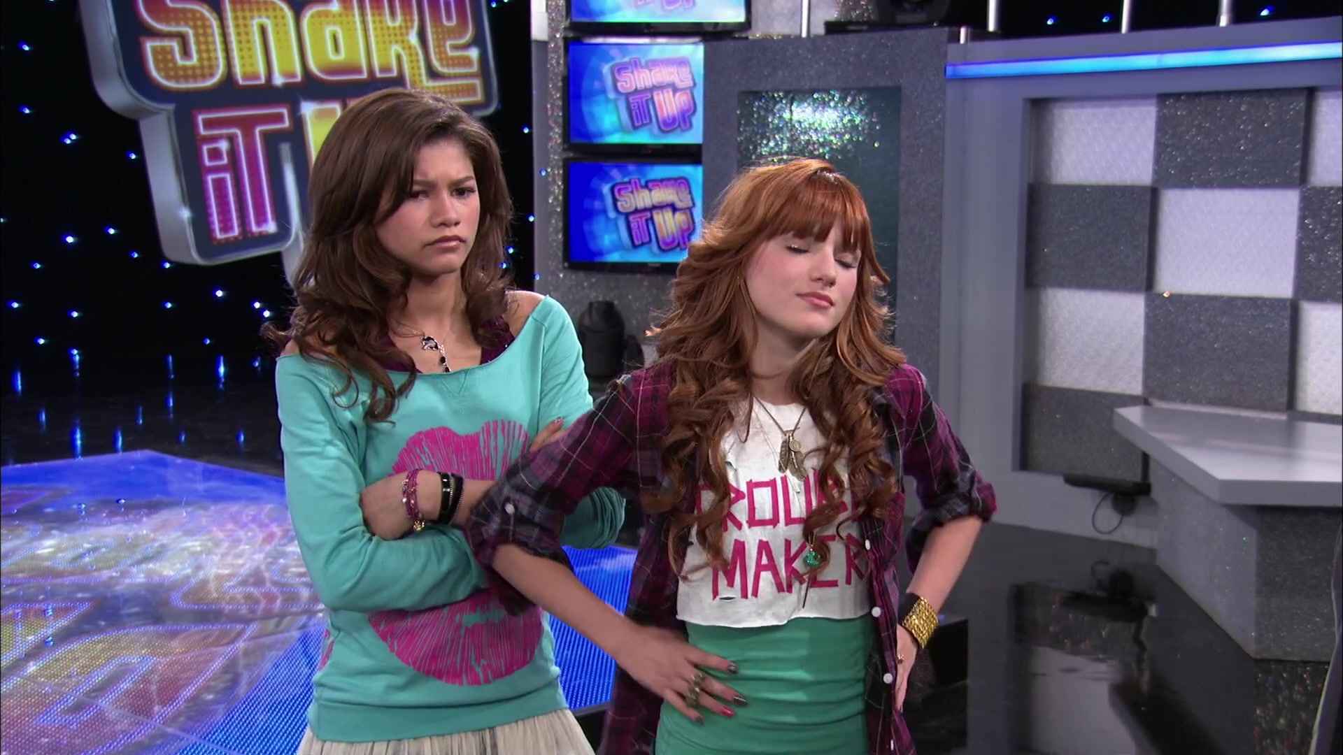 Shake_It_Up_S02E01_Shrink_It_Up_1080p_BTD_000515.jpg Shake_It_Up_S02E01_Shrink_It_Up_1080p_BTD_000515.jpg
