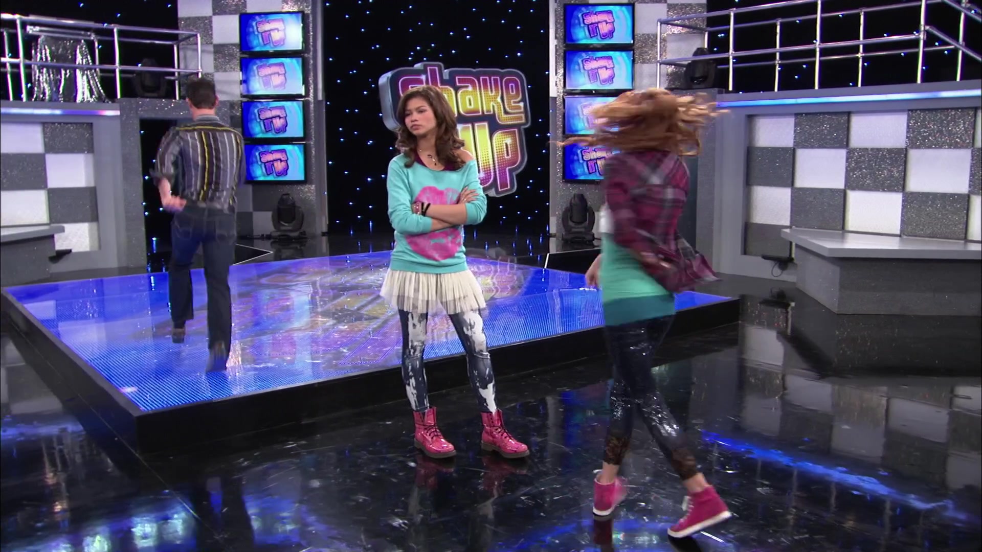 Shake_It_Up_S02E01_Shrink_It_Up_1080p_BTD_000545.jpg Shake_It_Up_S02E01_Shrink_It_Up_1080p_BTD_000545.jpg