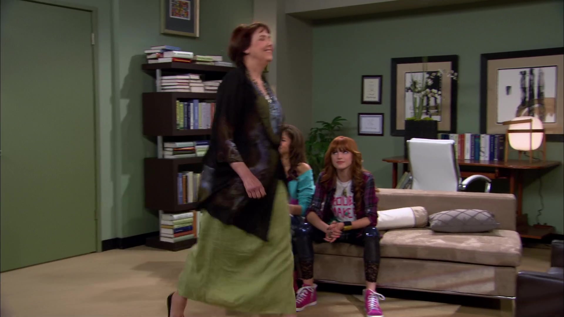 Shake_It_Up_S02E01_Shrink_It_Up_1080p_BTD_000819.jpg Shake_It_Up_S02E01_Shrink_It_Up_1080p_BTD_000819.jpg