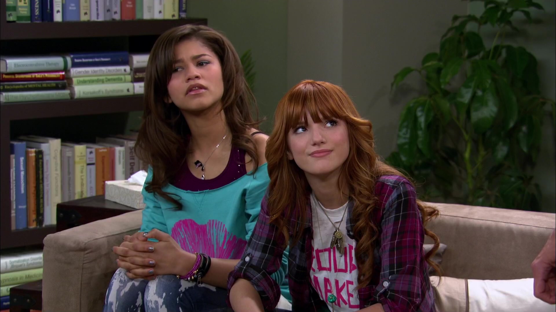Shake_It_Up_S02E01_Shrink_It_Up_1080p_BTD_000829.jpg Shake_It_Up_S02E01_Shrink_It_Up_1080p_BTD_000829.jpg