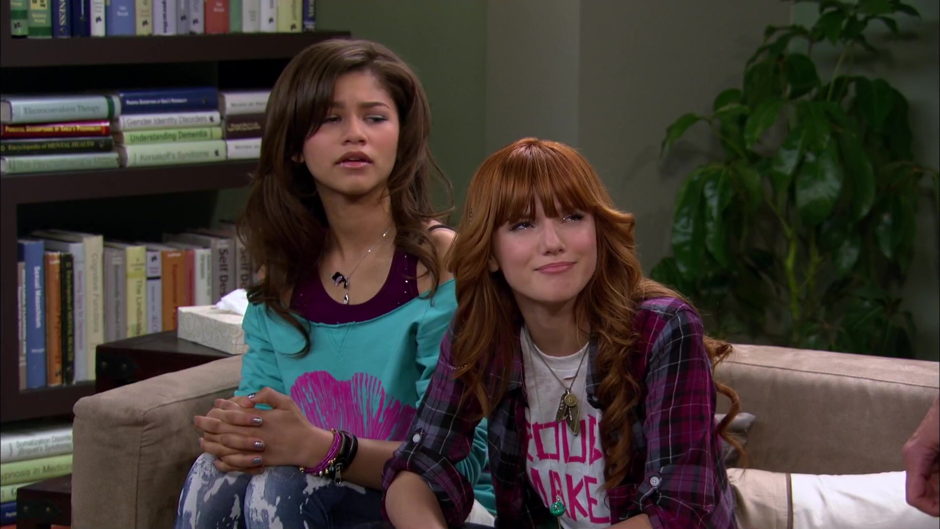 Shake_It_Up_S02E01_Shrink_It_Up_1080p_BTD_000834.jpg