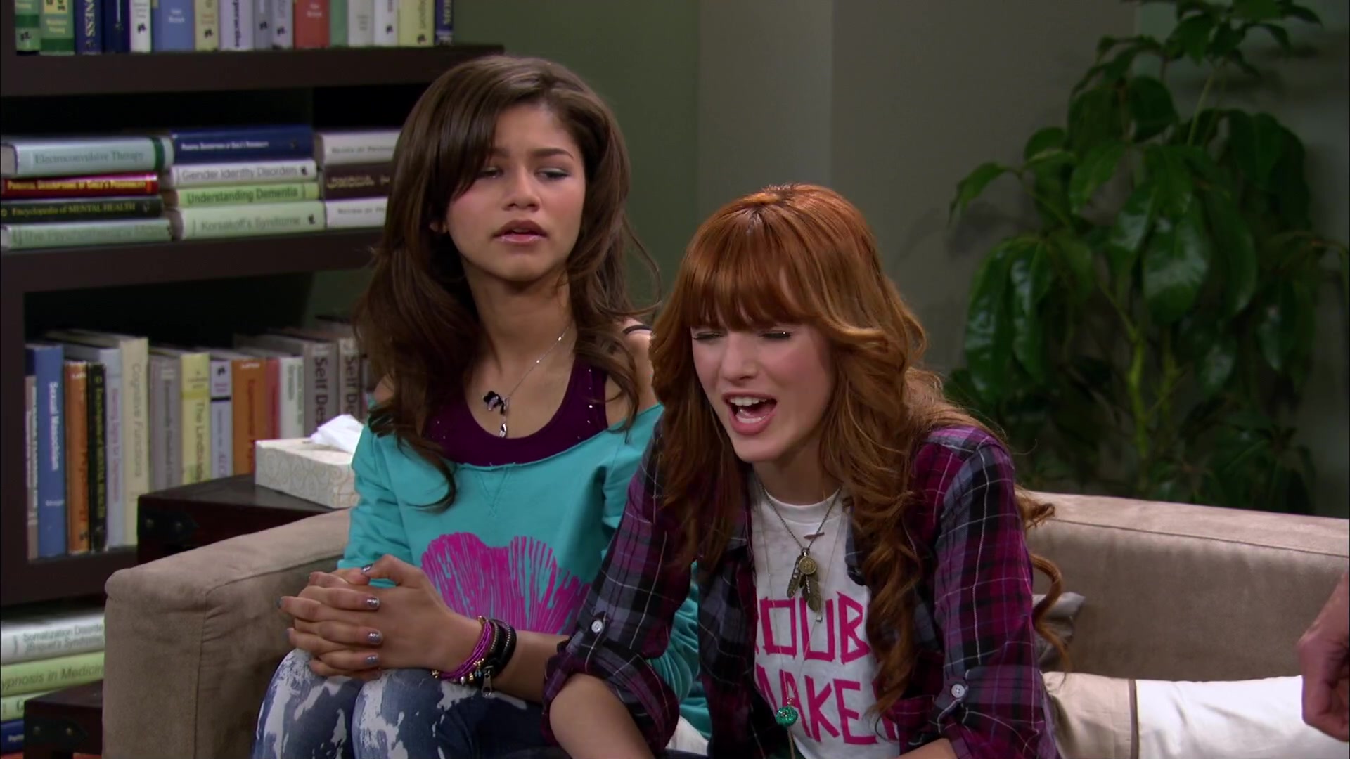 Shake_It_Up_S02E01_Shrink_It_Up_1080p_BTD_000835.jpg