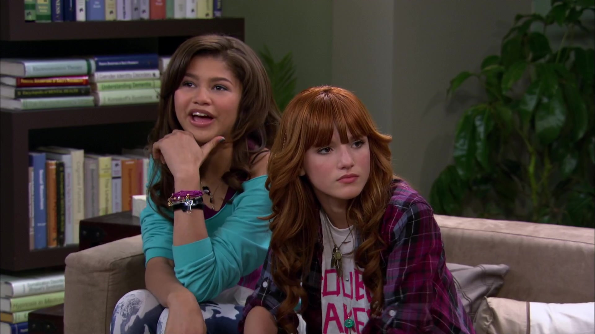 Shake_It_Up_S02E01_Shrink_It_Up_1080p_BTD_000859.jpg Shake_It_Up_S02E01_Shrink_It_Up_1080p_BTD_000859.jpg