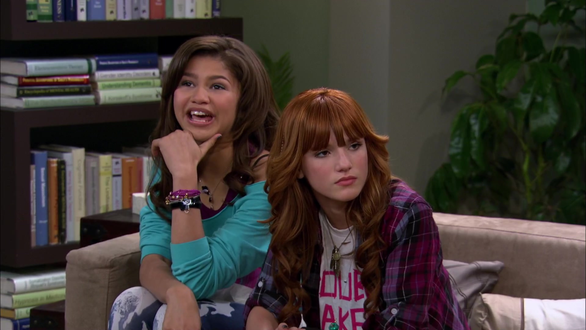 Shake_It_Up_S02E01_Shrink_It_Up_1080p_BTD_000860.jpg