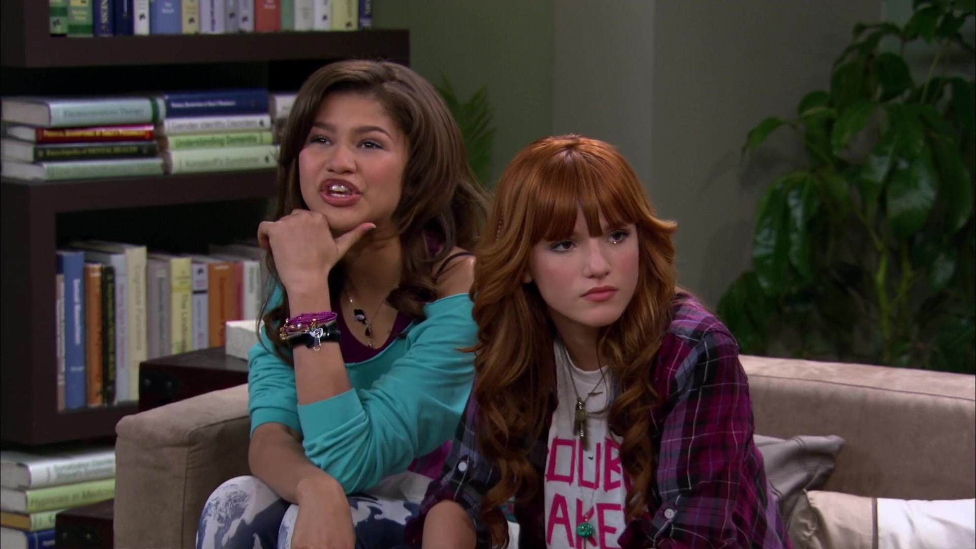 Shake_It_Up_S02E01_Shrink_It_Up_1080p_BTD_000861.jpg Shake_It_Up_S02E01_Shrink_It_Up_1080p_BTD_000861.jpg