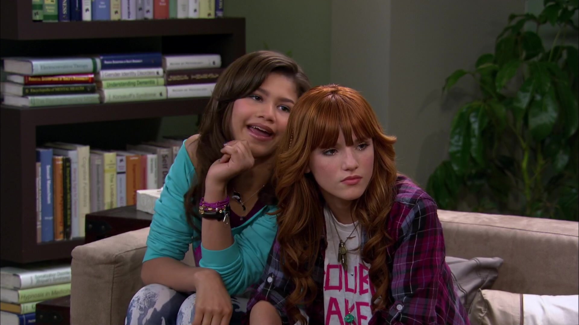 Shake_It_Up_S02E01_Shrink_It_Up_1080p_BTD_000864.jpg