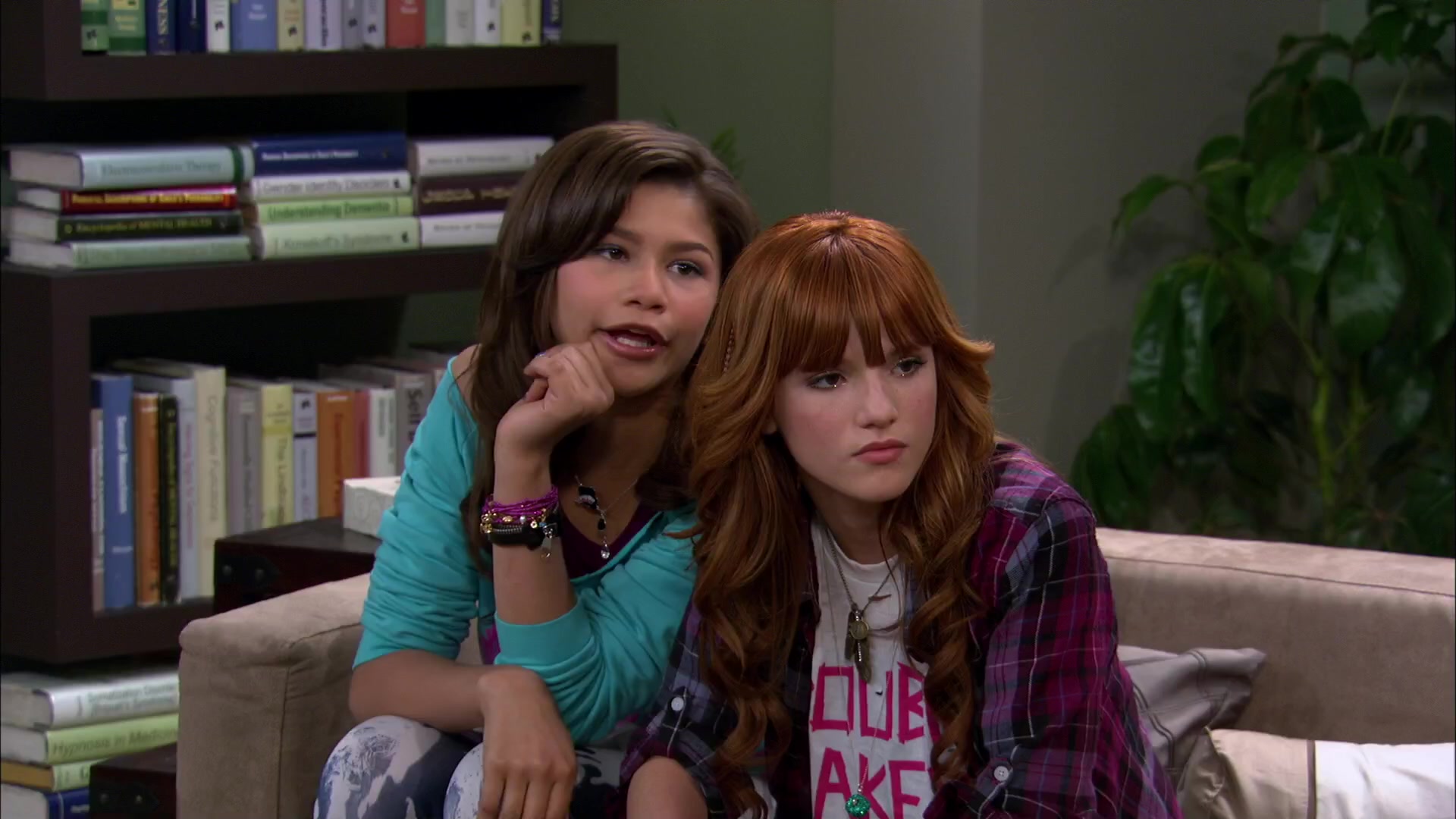 Shake_It_Up_S02E01_Shrink_It_Up_1080p_BTD_000865.jpg Shake_It_Up_S02E01_Shrink_It_Up_1080p_BTD_000865.jpg