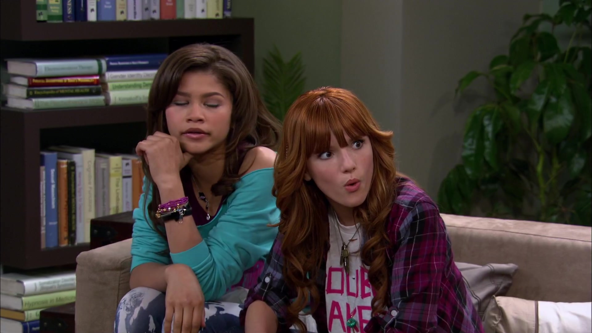 Shake_It_Up_S02E01_Shrink_It_Up_1080p_BTD_000868.jpg Shake_It_Up_S02E01_Shrink_It_Up_1080p_BTD_000868.jpg